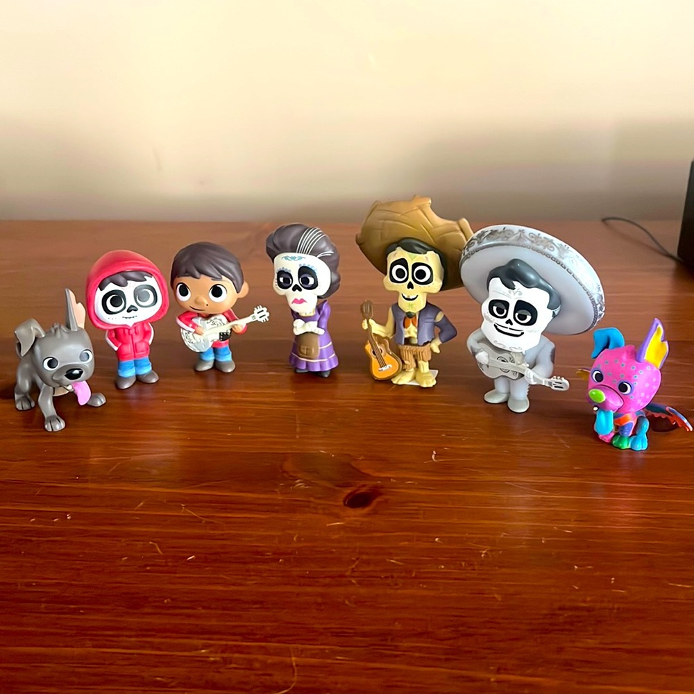 Coco Cast Funko 7 Collectible Figurines